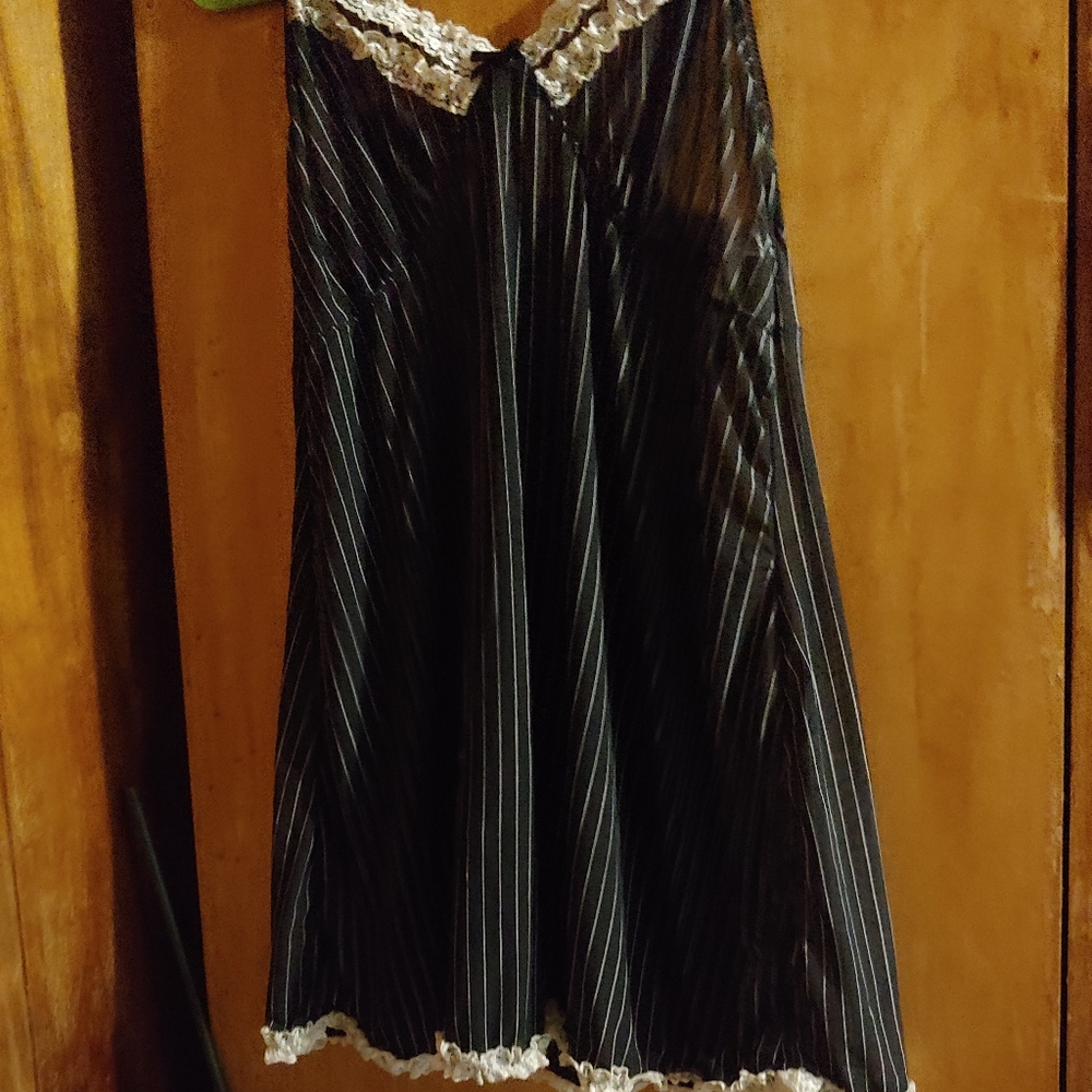 ❤VTG Striped Chemise Blk & Wht Pin Stripes - Picture 3 of 8